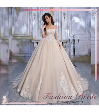 O rochie elegantă și feminină te aşteaptă la Fashion Bride!